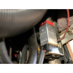 Замена защитного реле и предохранителя Mercedes W123